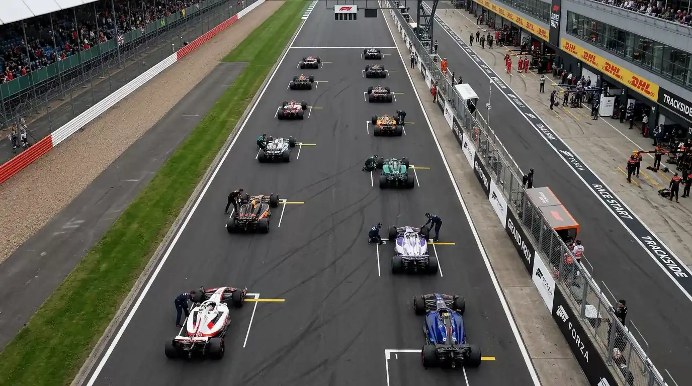Formule 1 startopstelling op het circuit vanuit de lucht